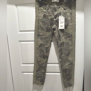 Denim camouflage cropped jeans